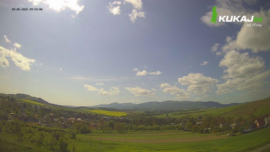 Výhľad na vrchy a obec, Pušovce